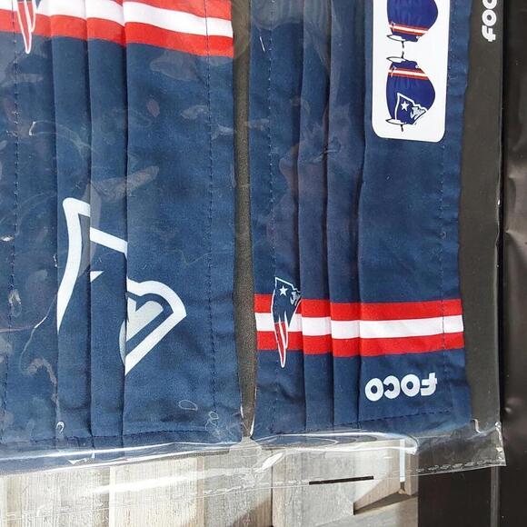 NFL New England Patriots Adjustable Mask | FOCO | Adult - Picture 3 of 7